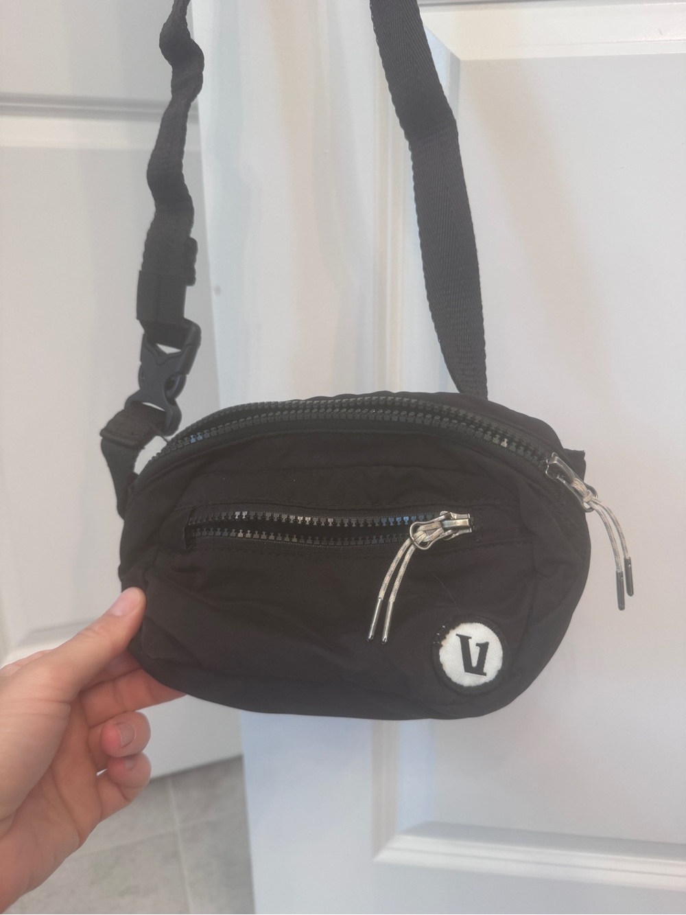 Vuori Black Crossbody Belt Bag